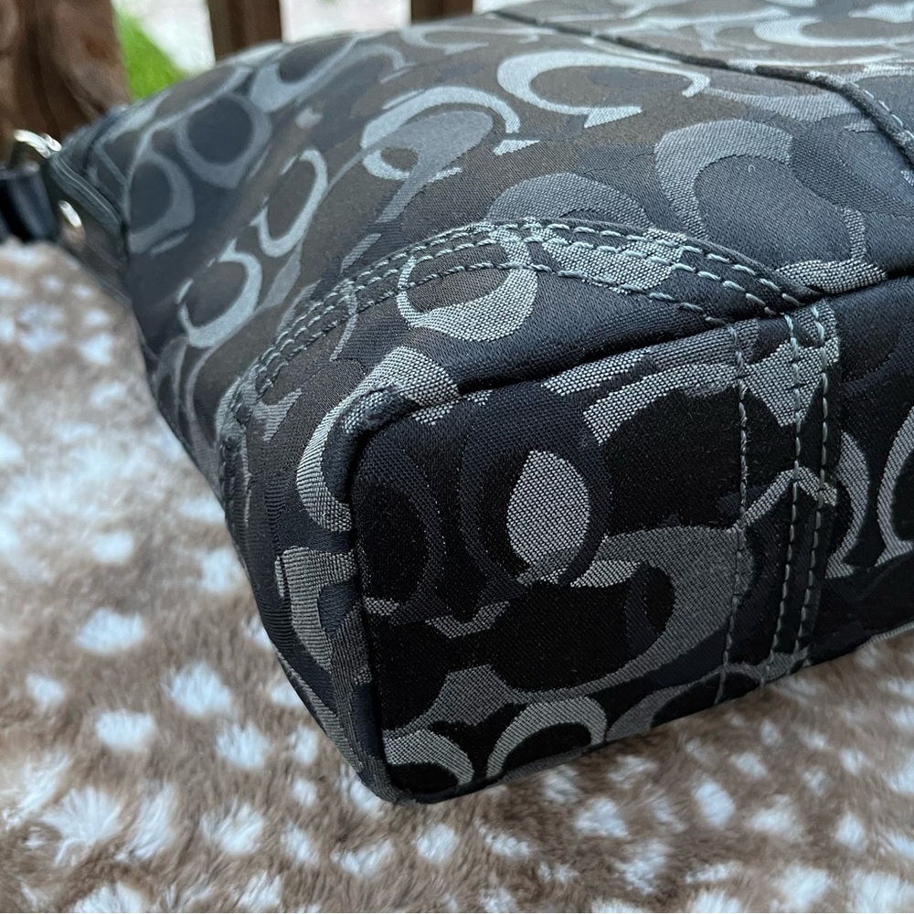 COACH Chelsea Optic Signature Hobo Bag, No. 10990 - Picture 8 of 12